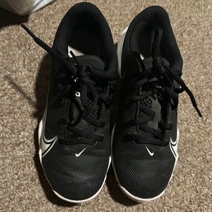 Soccer shoes